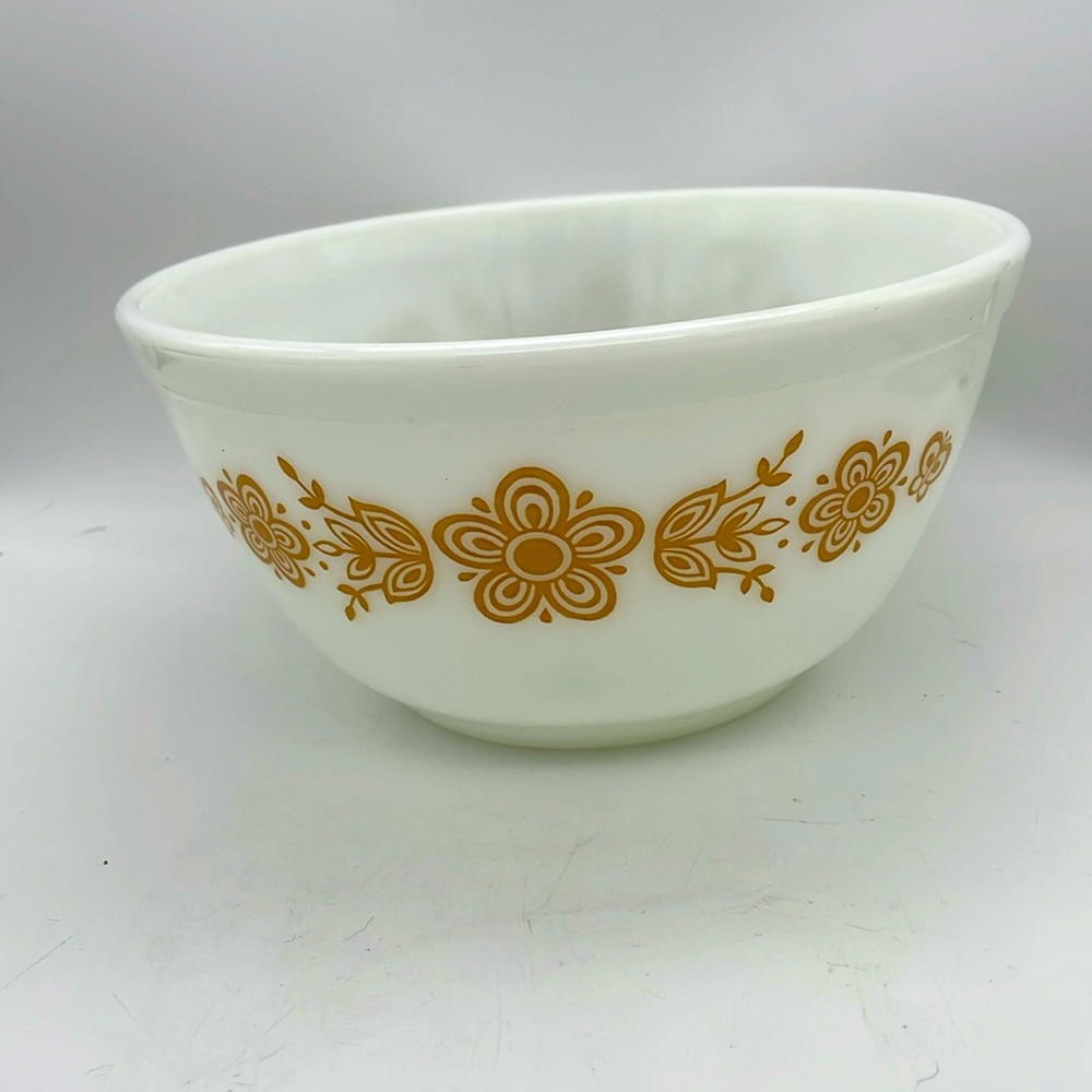 Vintage Pyrex 402 White Butterfly Gold w/ Flowers 1.5 Qt Nesting Mixing Bowl